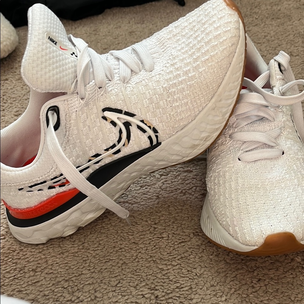 Nike react leopard swoosh women 6